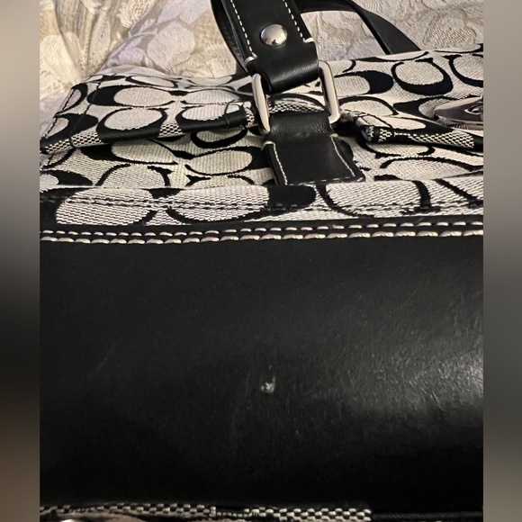 Coach Hampton signature flap satchel. Smoke free and pet free home. - Picture 13 of 16